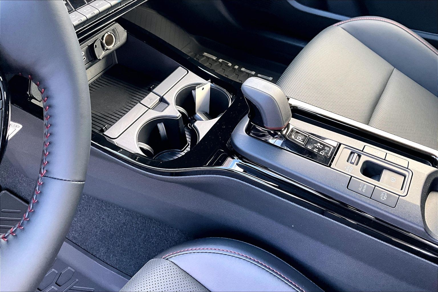2027 Toyota Prius Plug-in Hybrid XSE - Thumbnail 8
