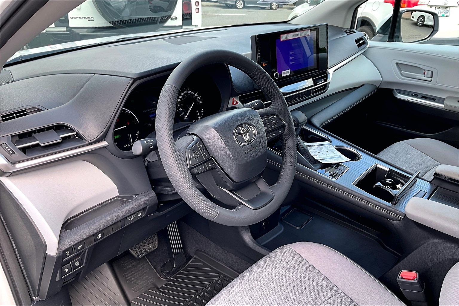 2026 Toyota Sienna Hybrid Sienna LE 8-Pass - Thumbnail 2