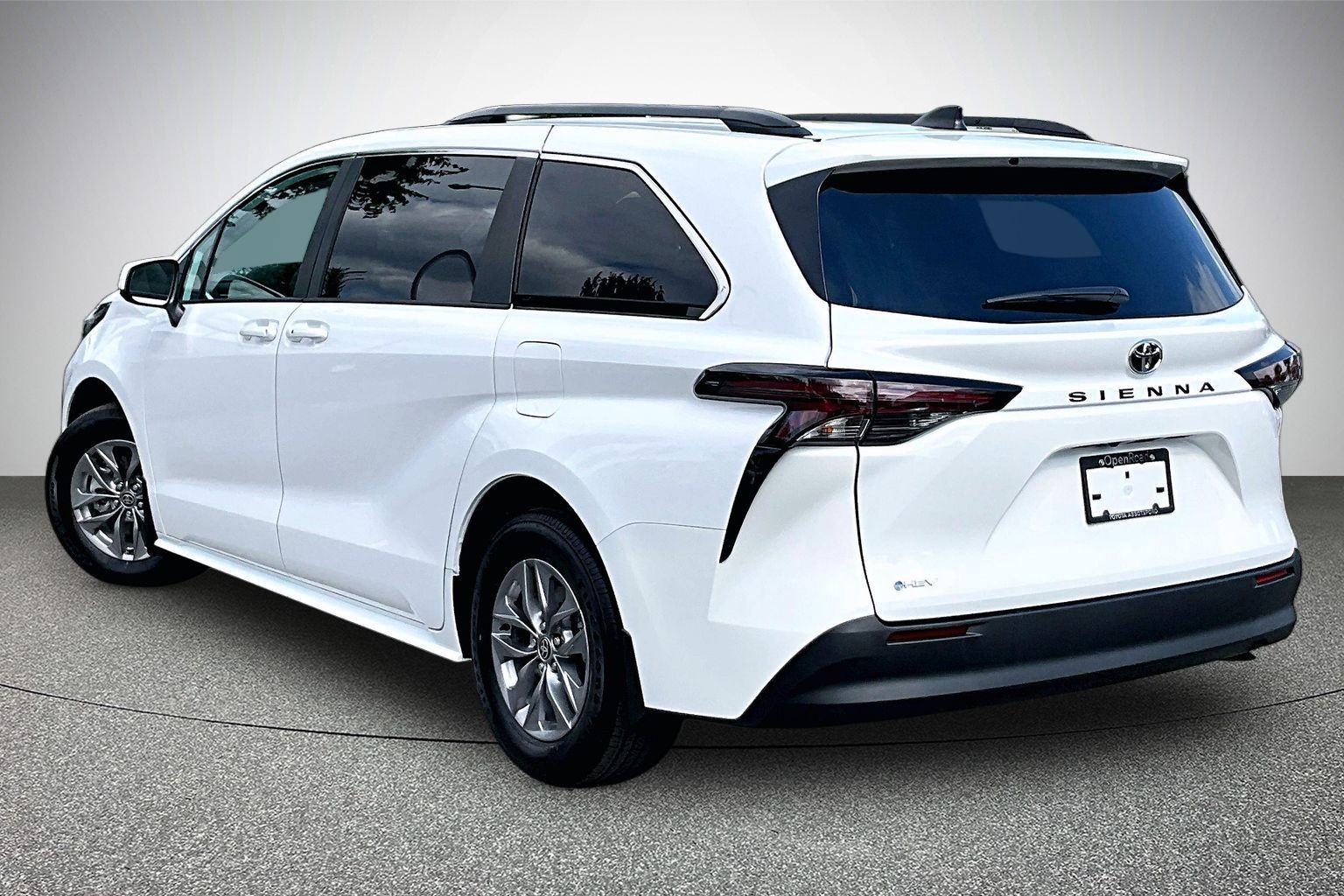 2026 Toyota Sienna Hybrid Sienna LE 8-Pass - Thumbnail 3