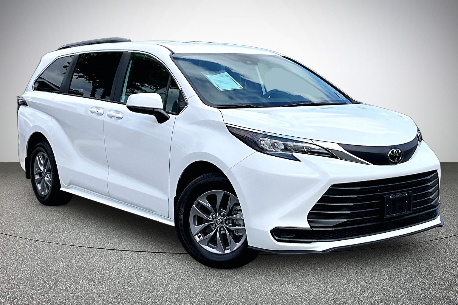 2026 Toyota Sienna Hybrid Sienna LE 8-Pass - Thumbnail 5