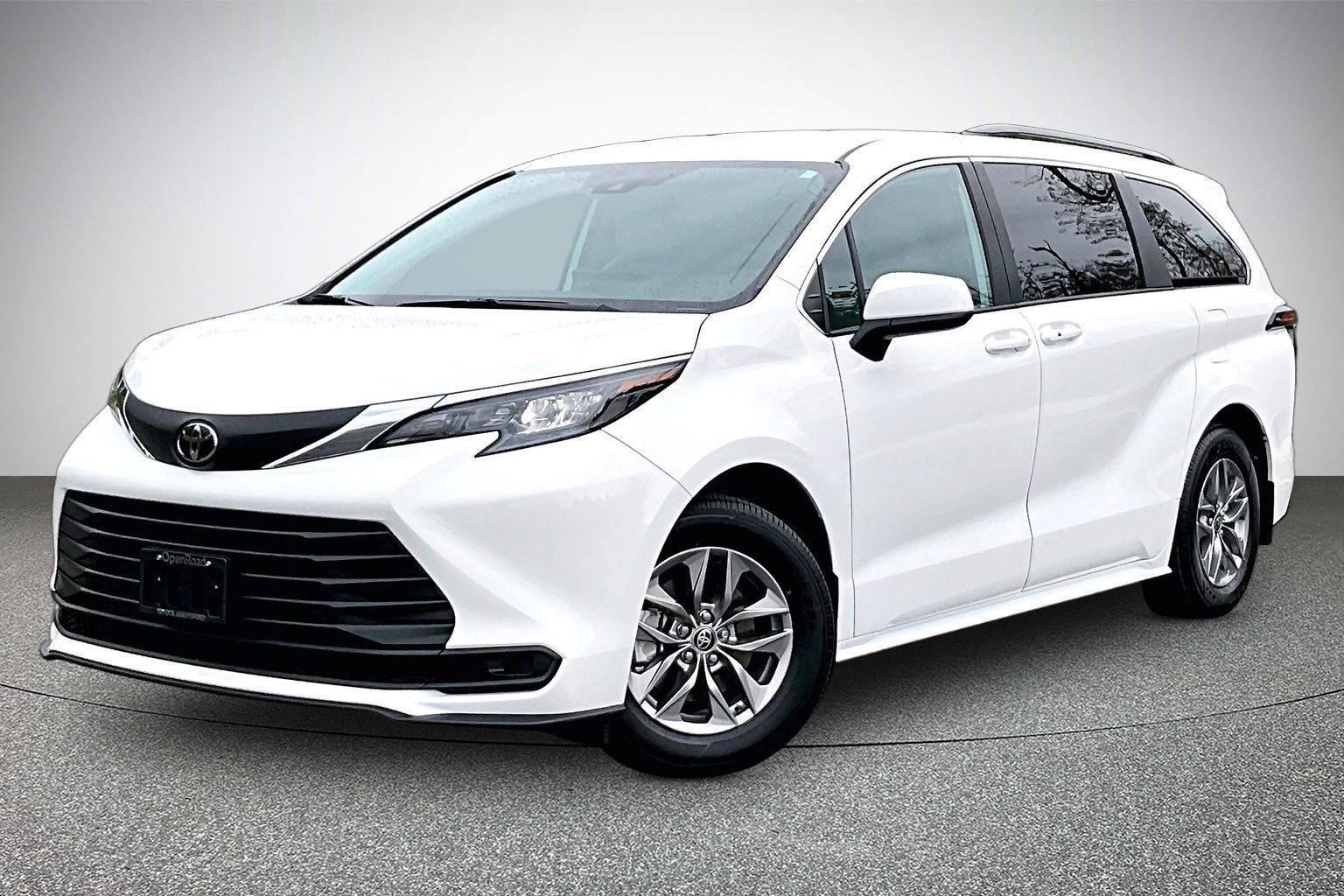2026 Toyota Sienna Hybrid Sienna LE 8-Pass - Main View