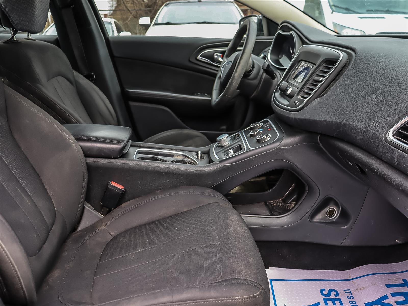 2015 Chrysler 200 - Thumbnail 12