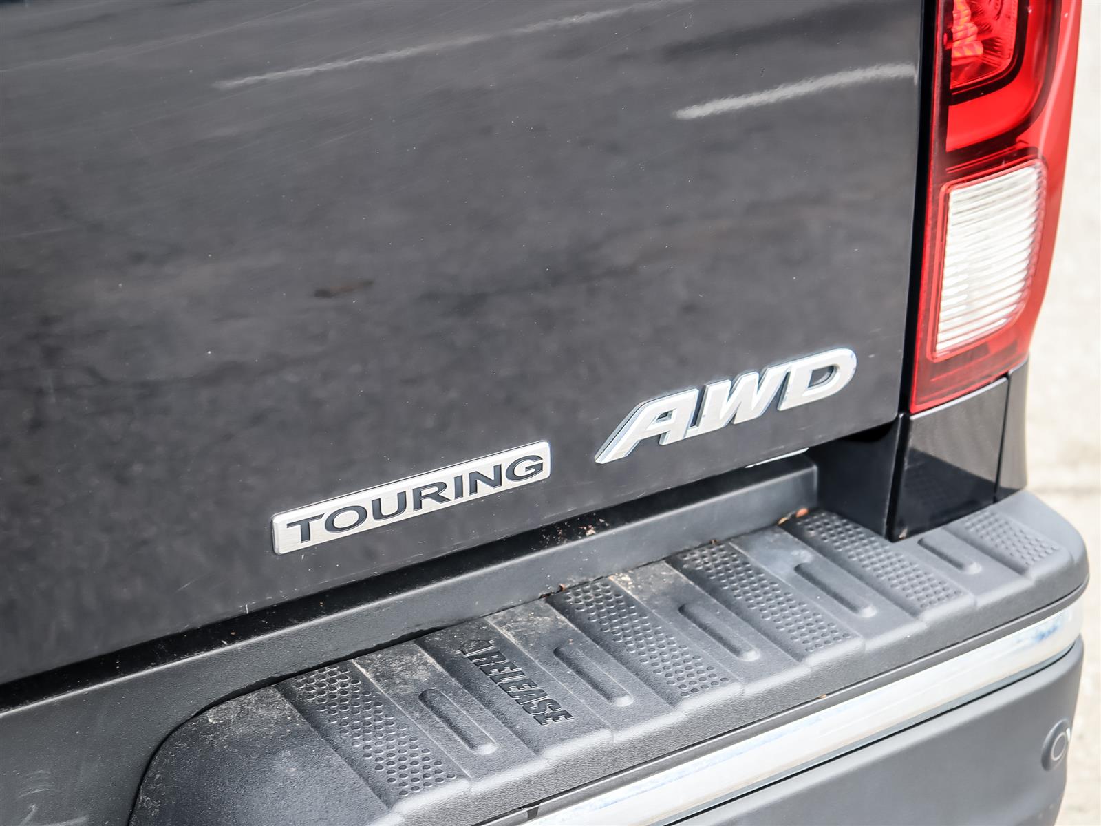 2017 Honda Ridgeline Touring - Thumbnail 25
