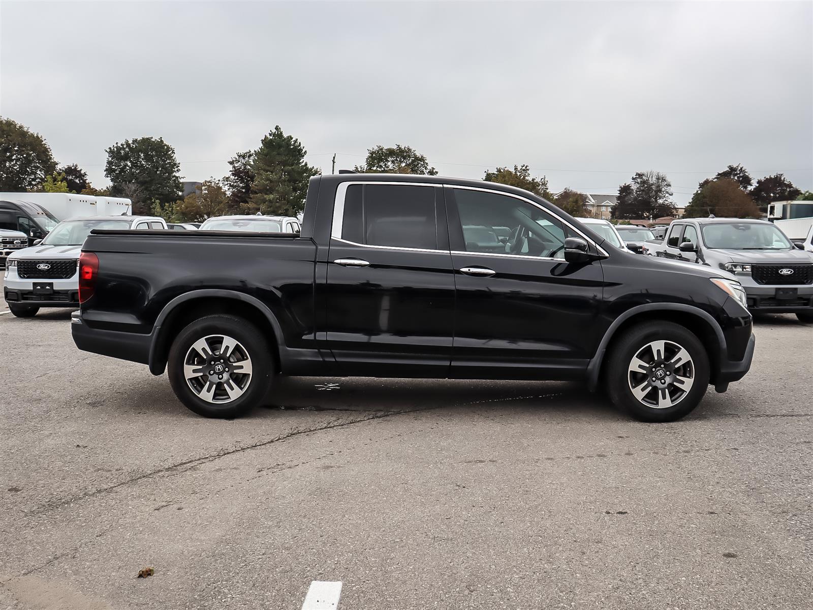 2017 Honda Ridgeline Touring - Thumbnail 4