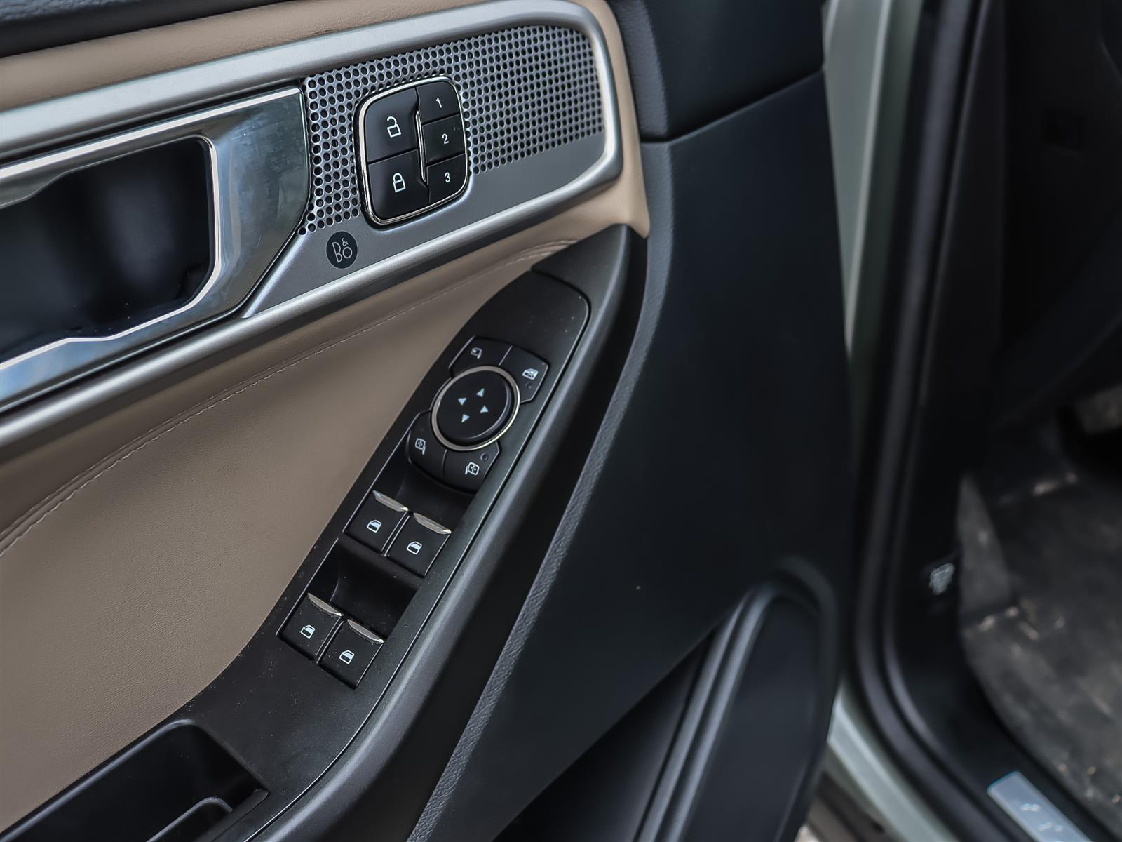 2020 Ford Explorer Limited - Thumbnail 8