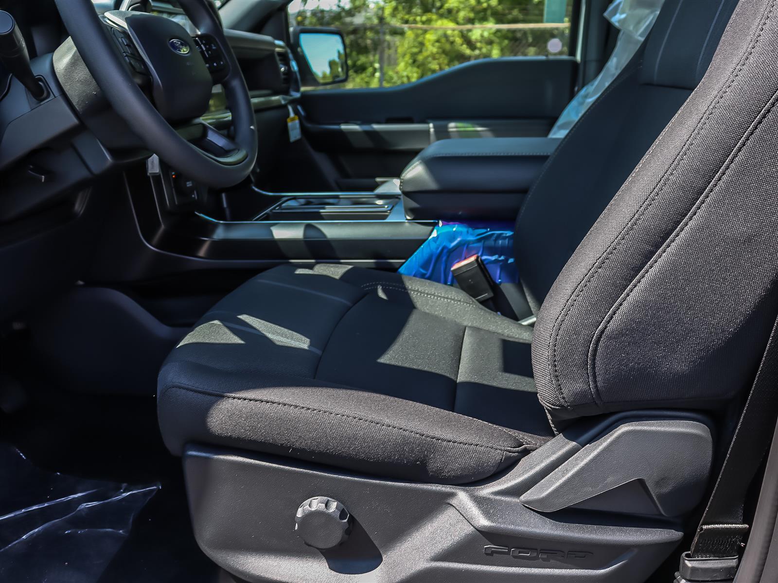 2026 Ford F-150 STX 4WD SuperCrew 5.5' Box - Thumbnail 10