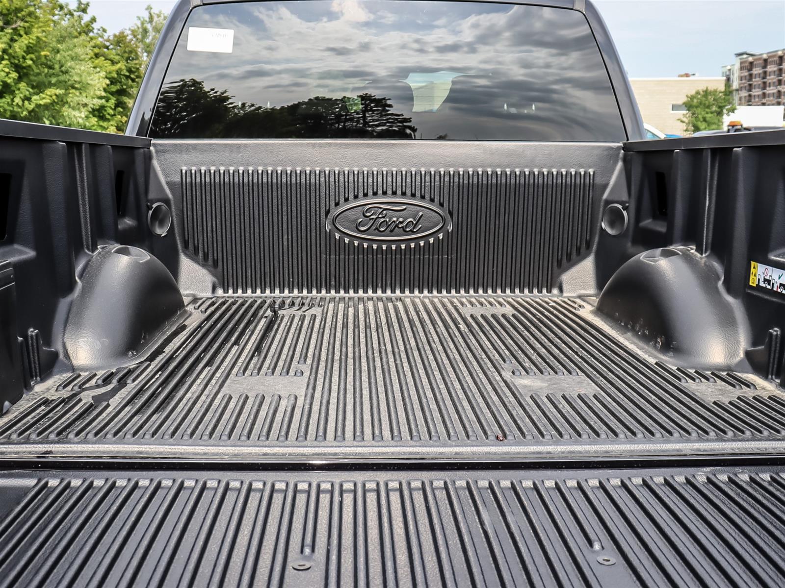 2026 Ford F-150 STX 4WD SuperCrew 5.5' Box - Thumbnail 16
