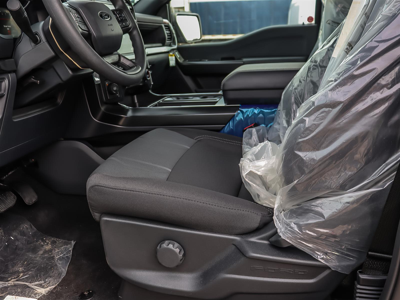 2026 Ford F-150 STX 4WD SuperCrew 5.5' Box - Thumbnail 9
