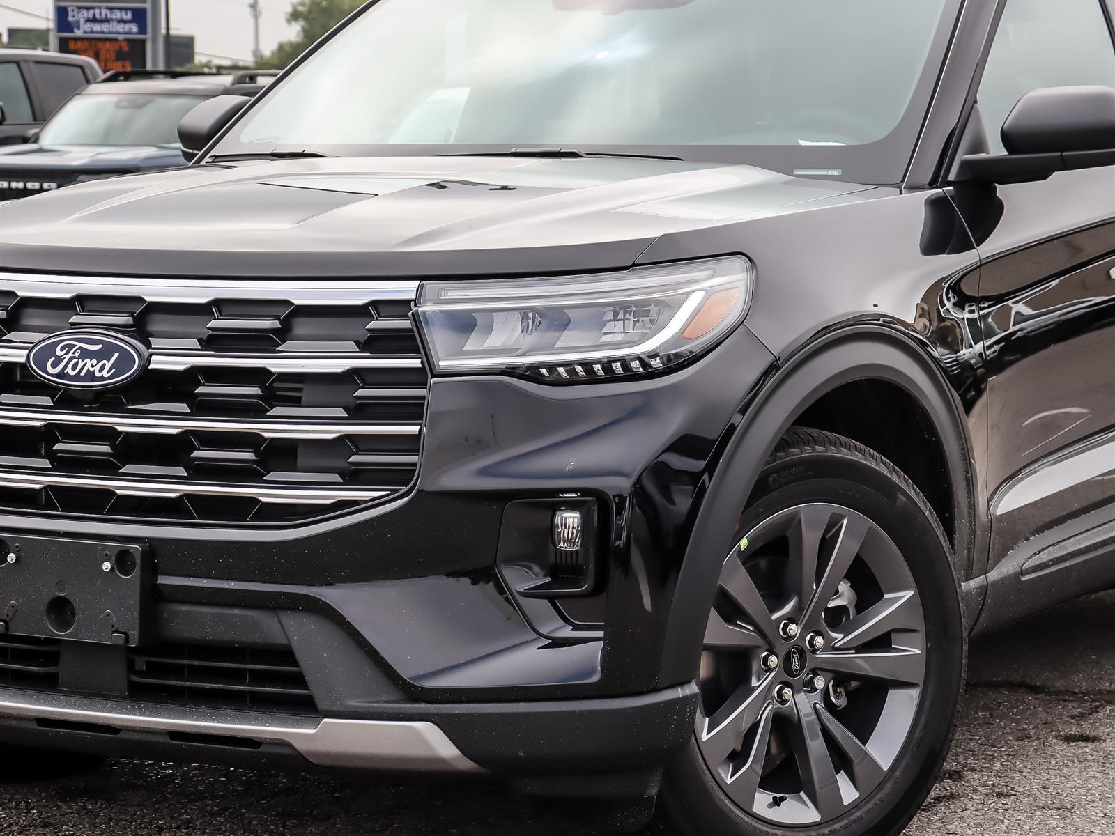 2027 Ford Explorer Active w/200A Pkg 4WD - Thumbnail 2