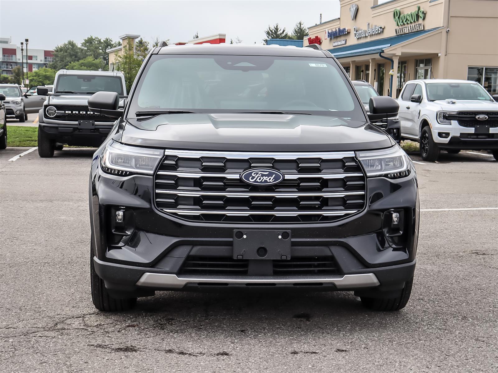 2027 Ford Explorer Active w/200A Pkg 4WD - Thumbnail 3