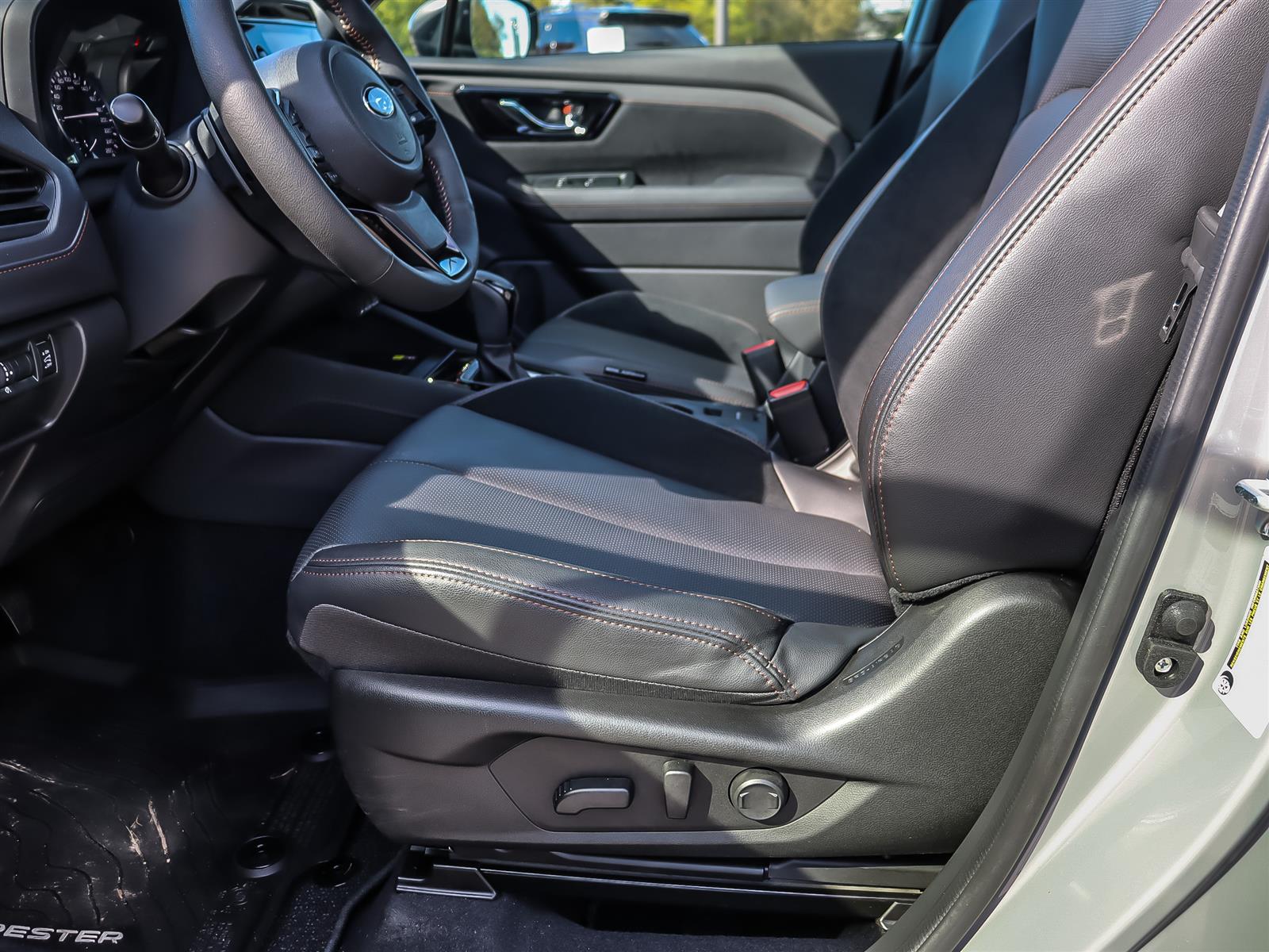 2025 Subaru Forester Touring Premium - Thumbnail 12