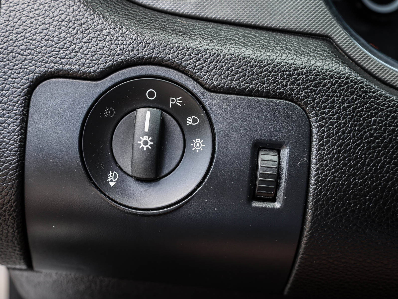 2014 Ford Mustang Premium - Thumbnail 15