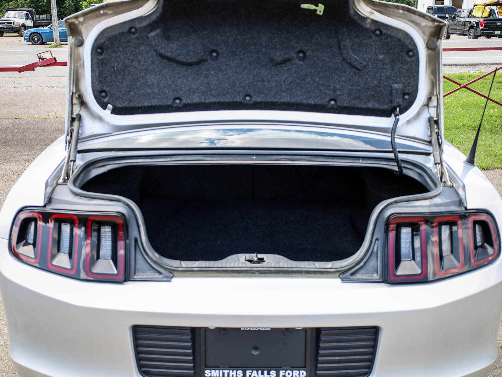 2014 Ford Mustang Premium - Thumbnail 22