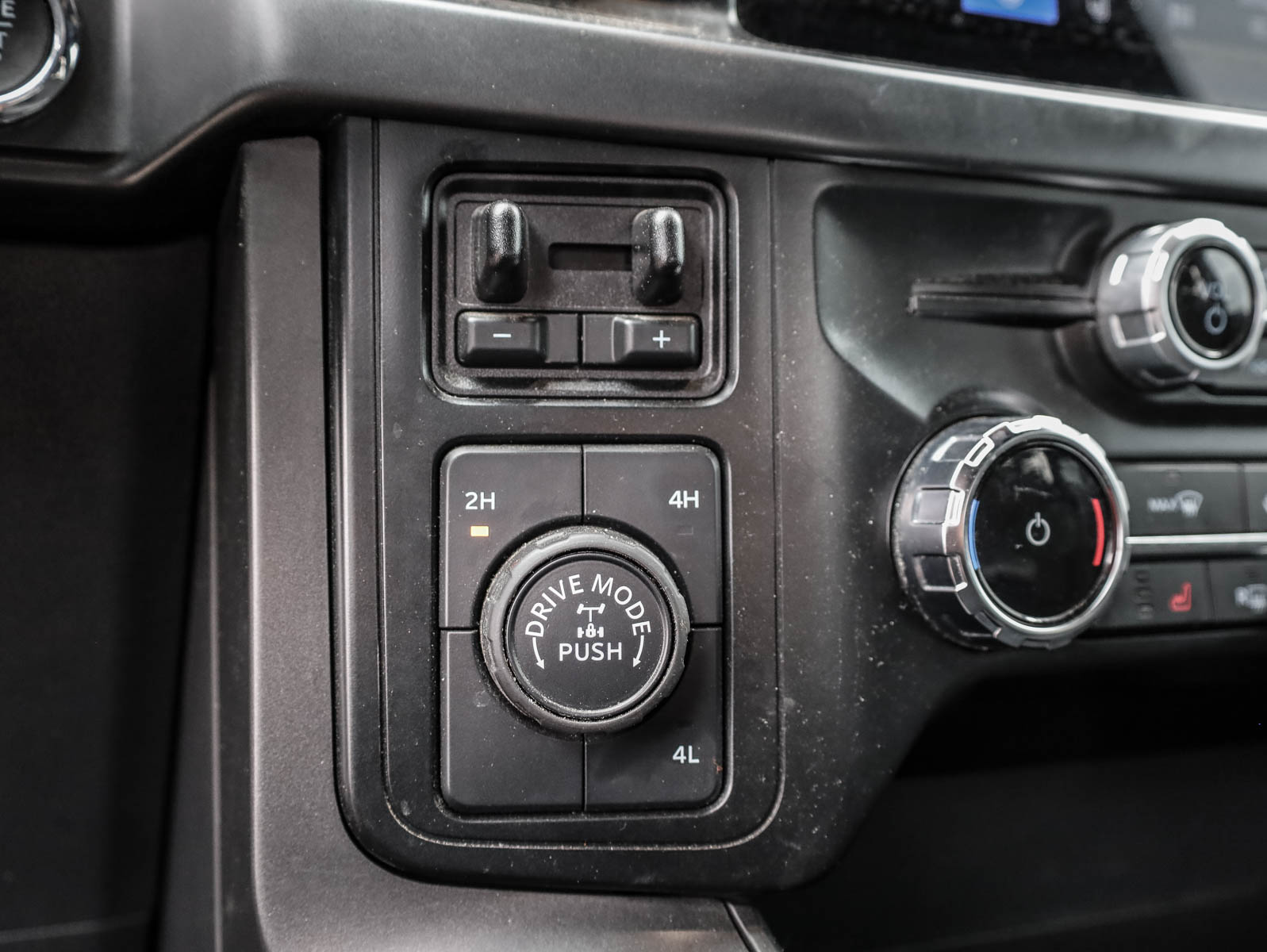 2024 Ford F-150 XLT - Thumbnail 16
