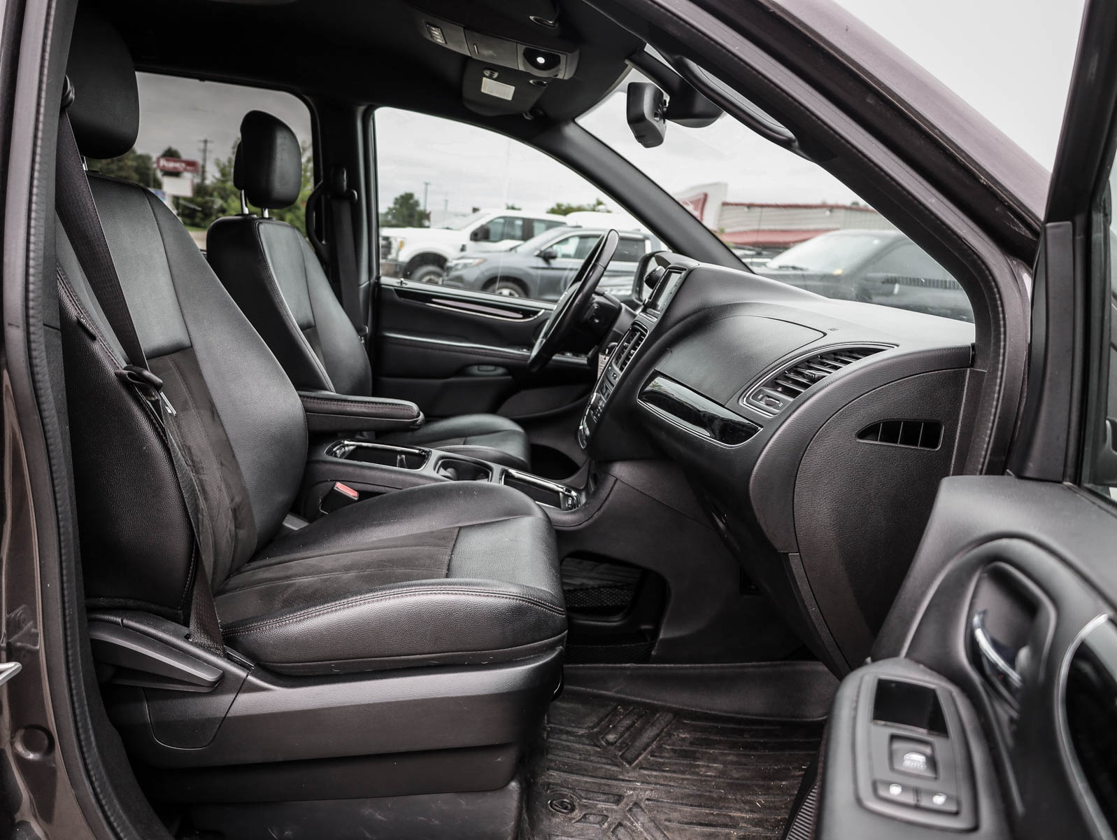 2020 Dodge Grand Caravan Premium Plus - Thumbnail 18