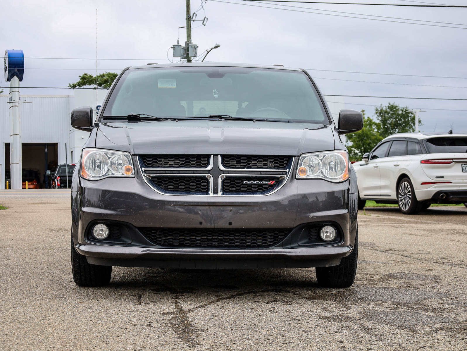 2020 Dodge Grand Caravan Premium Plus - Thumbnail 2
