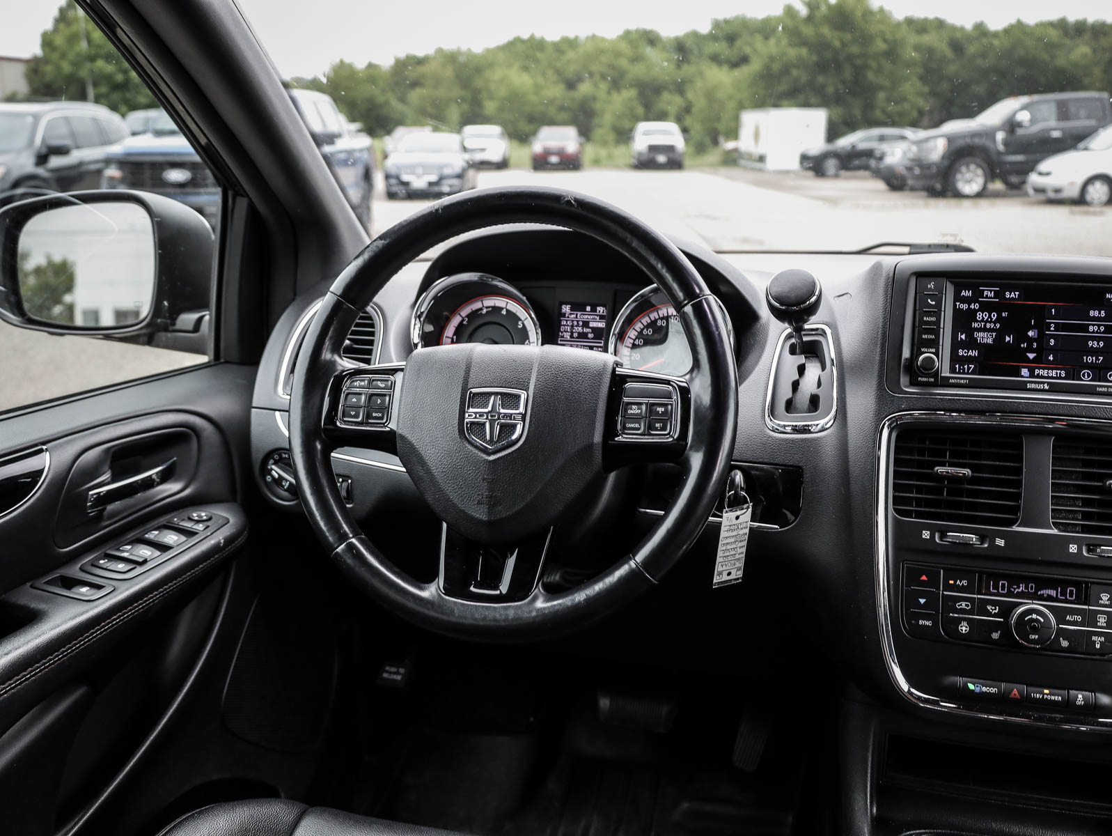2020 Dodge Grand Caravan Premium Plus - Thumbnail 20