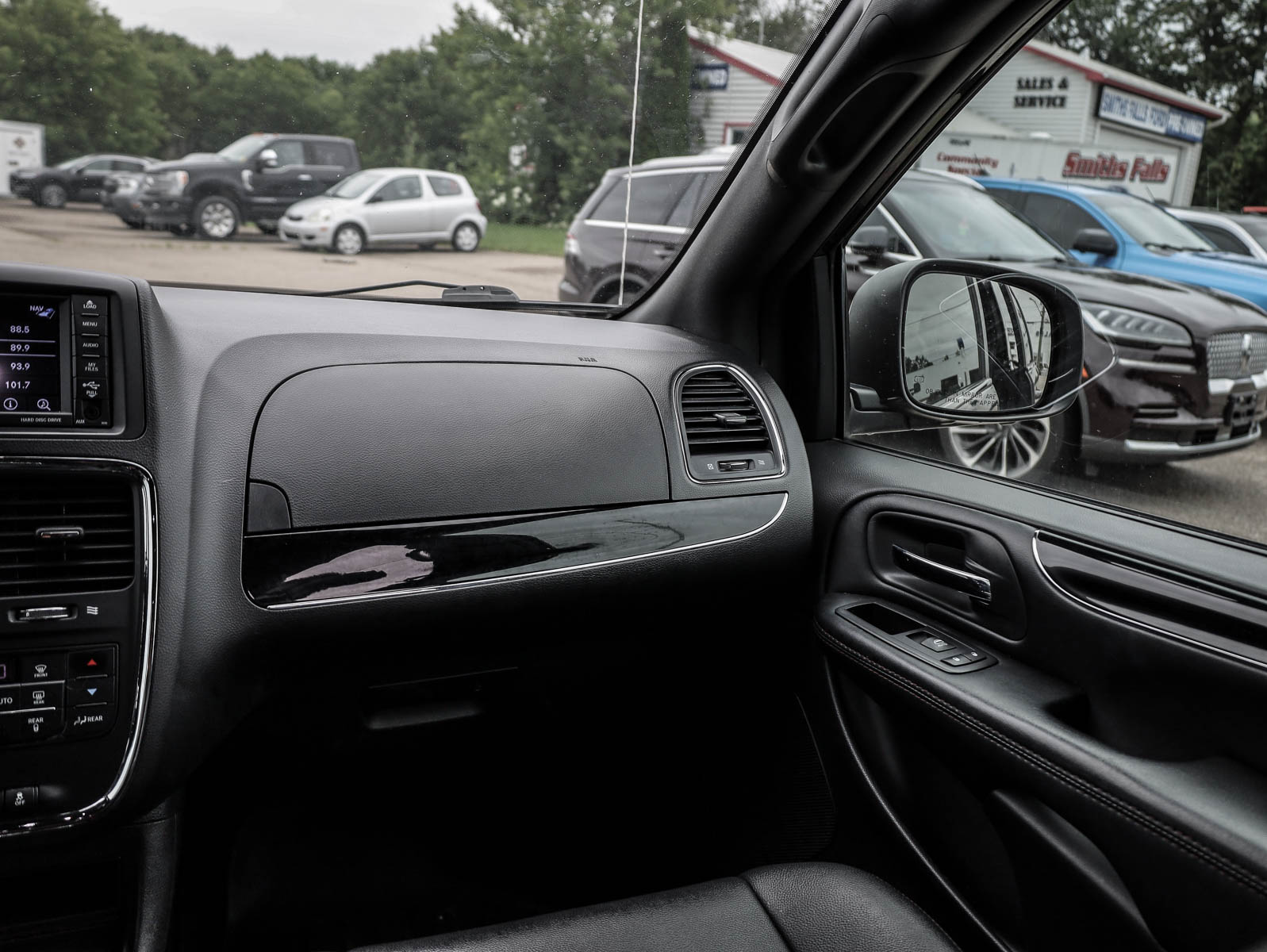 2020 Dodge Grand Caravan Premium Plus - Thumbnail 22