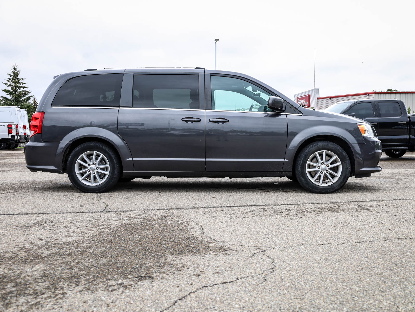2020 Dodge Grand Caravan Premium Plus - Thumbnail 3