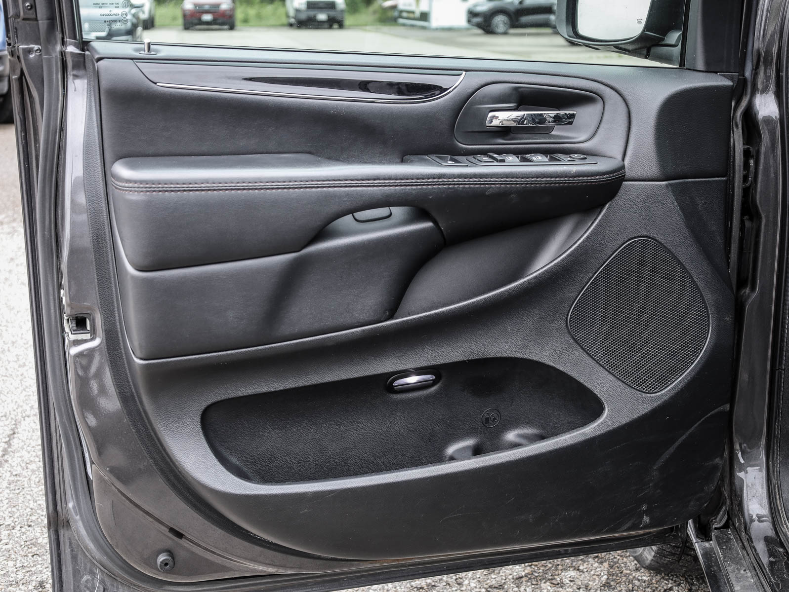2020 Dodge Grand Caravan Premium Plus - Thumbnail 7