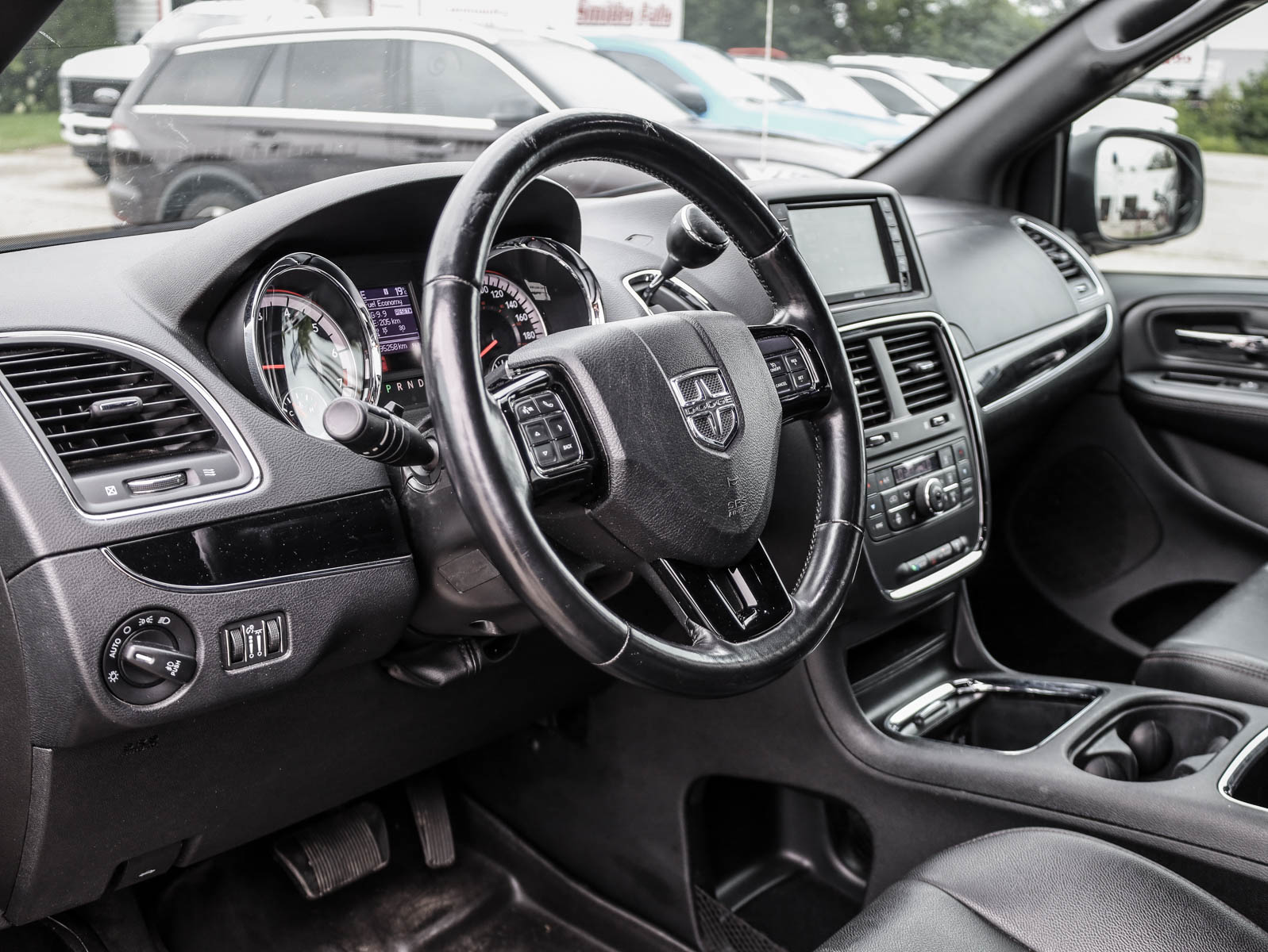 2020 Dodge Grand Caravan Premium Plus - Thumbnail 8