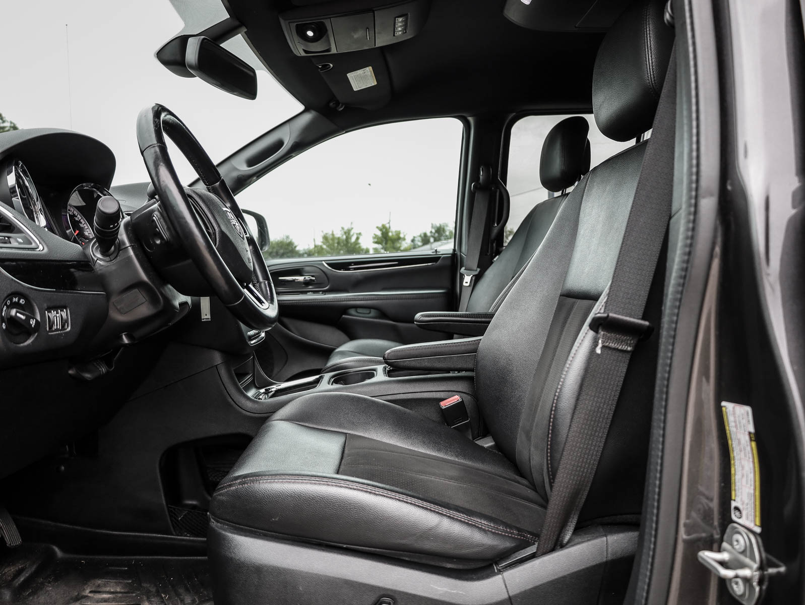 2020 Dodge Grand Caravan Premium Plus - Thumbnail 9