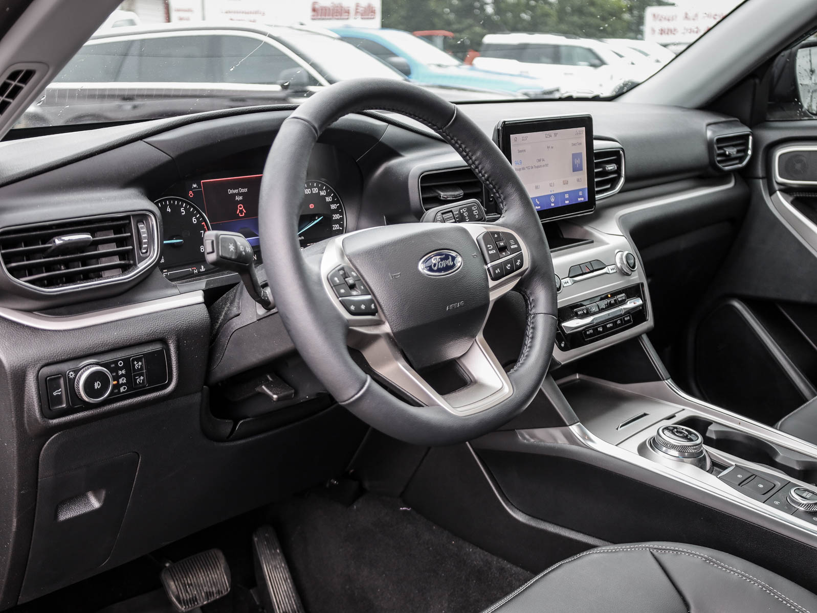 2023 Ford Explorer XLT 4WD - Thumbnail 11