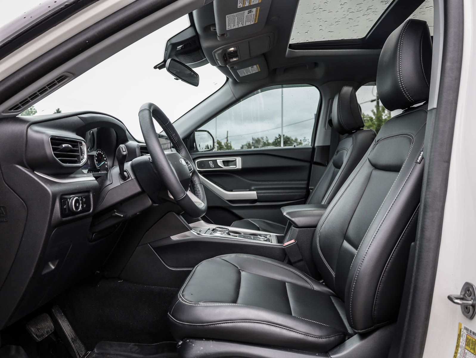 2023 Ford Explorer XLT 4WD - Thumbnail 12
