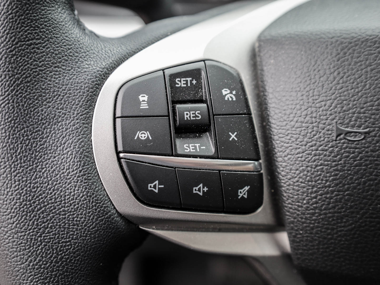 2023 Ford Explorer XLT 4WD - Thumbnail 14