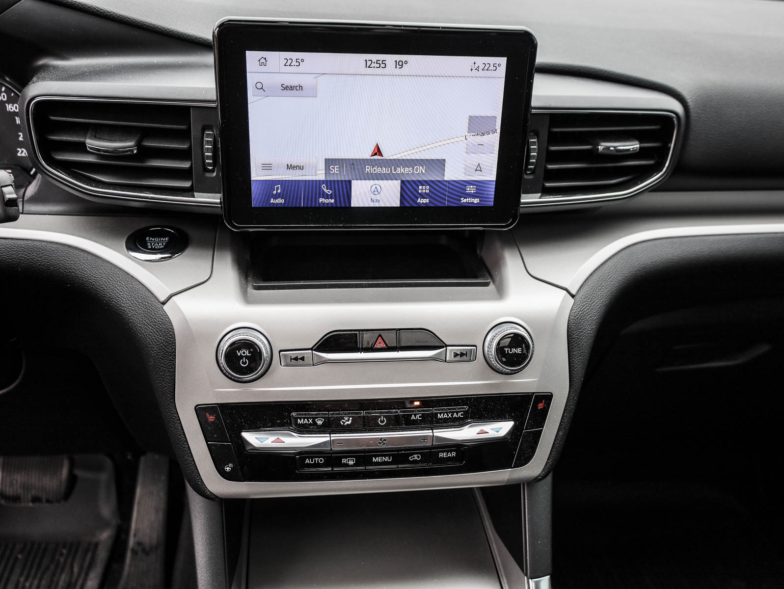 2023 Ford Explorer XLT 4WD - Thumbnail 17