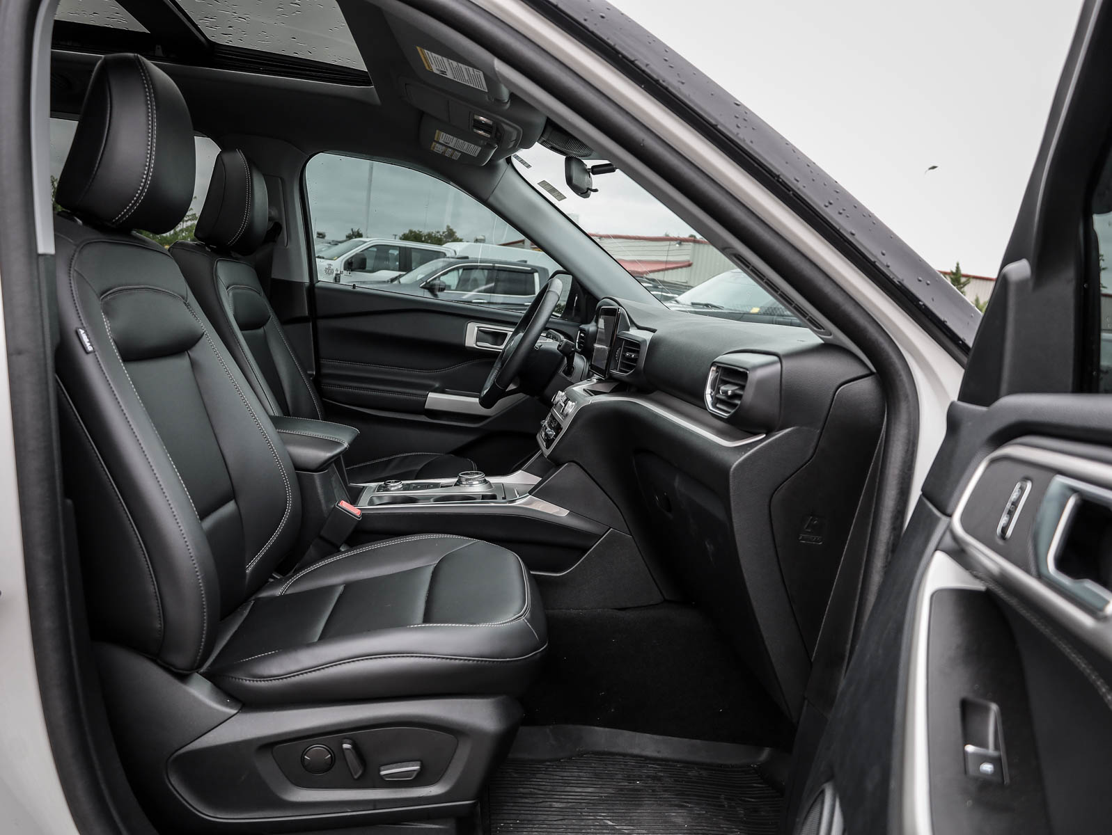 2023 Ford Explorer XLT 4WD - Thumbnail 21
