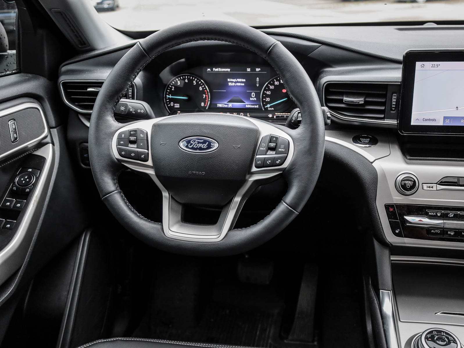 2023 Ford Explorer XLT 4WD - Thumbnail 23