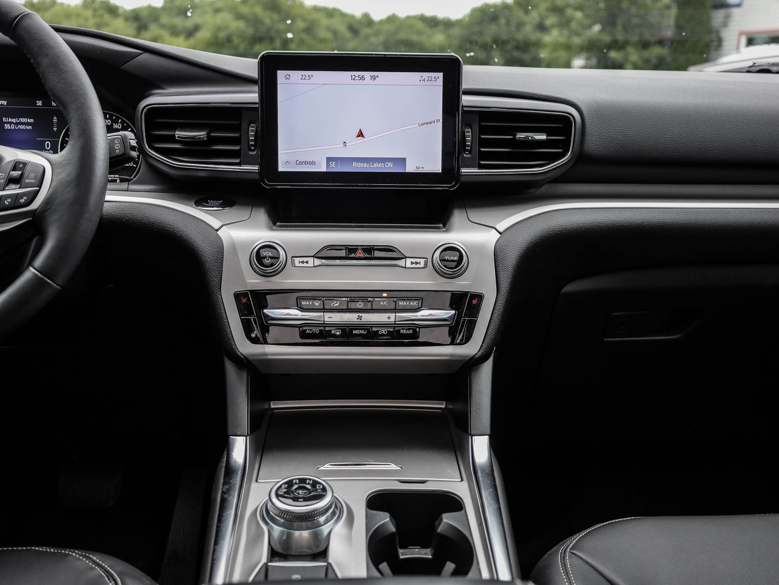 2023 Ford Explorer XLT 4WD - Thumbnail 24
