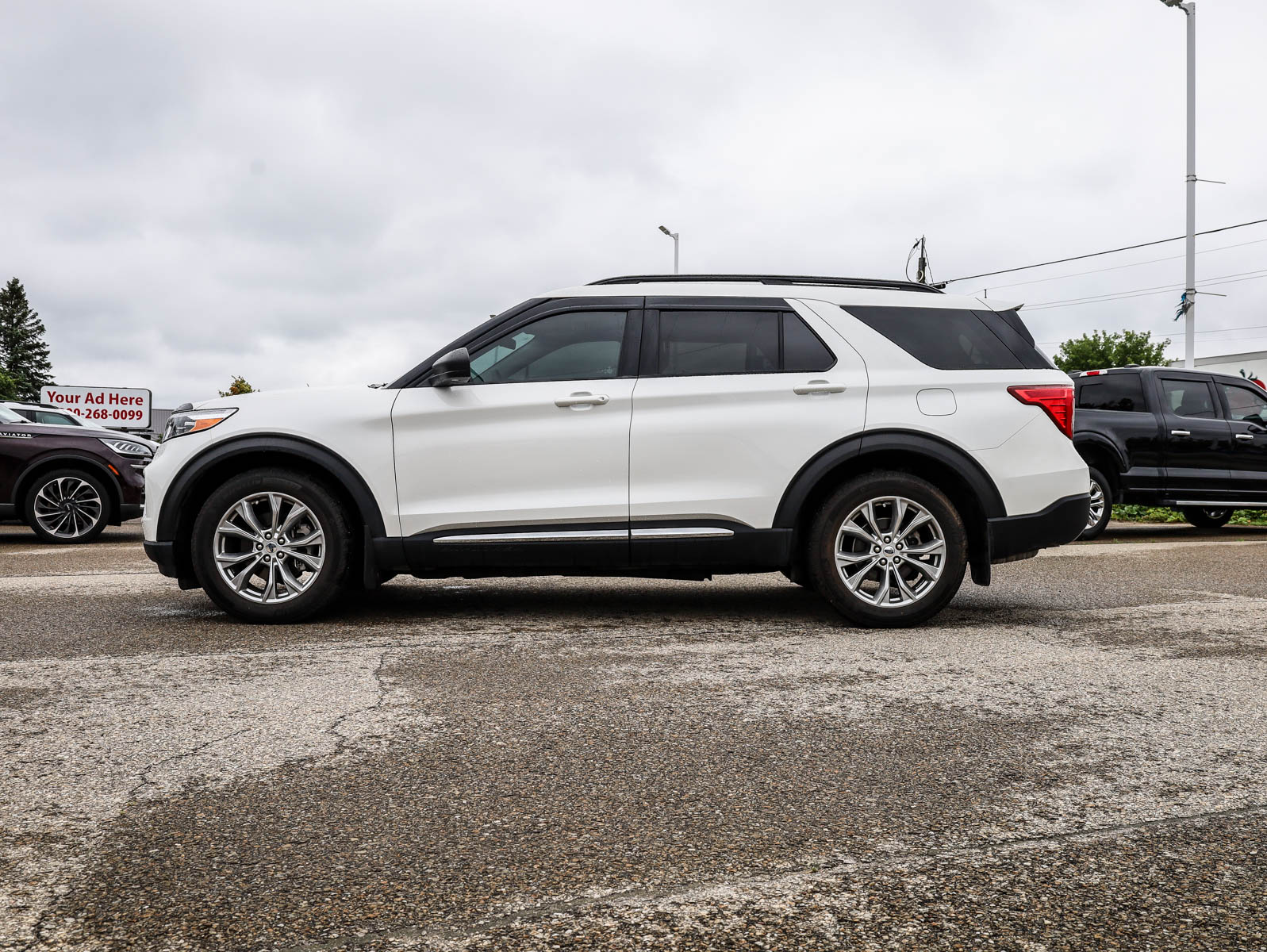 2023 Ford Explorer XLT 4WD - Thumbnail 5