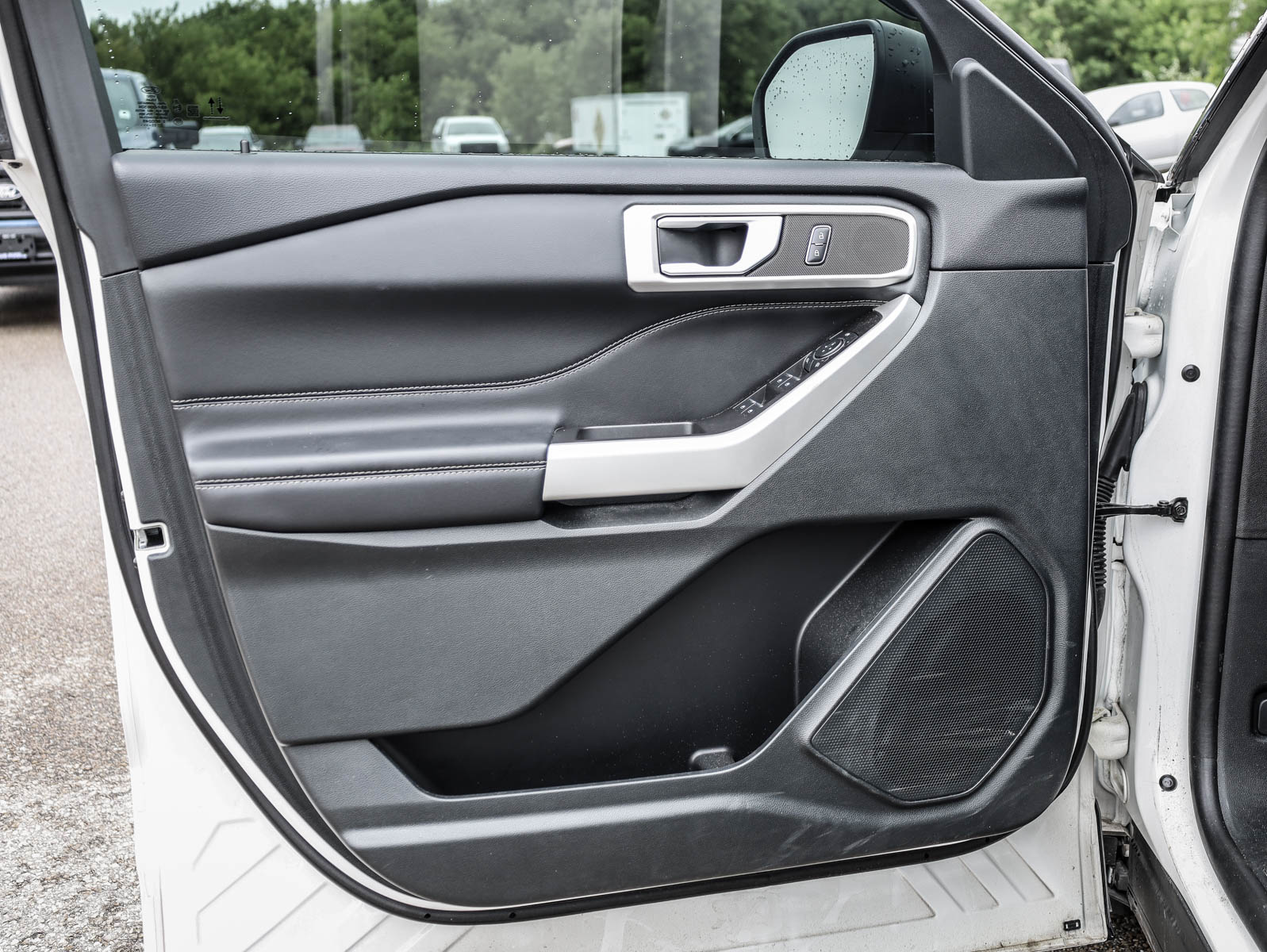 2023 Ford Explorer XLT 4WD - Thumbnail 9