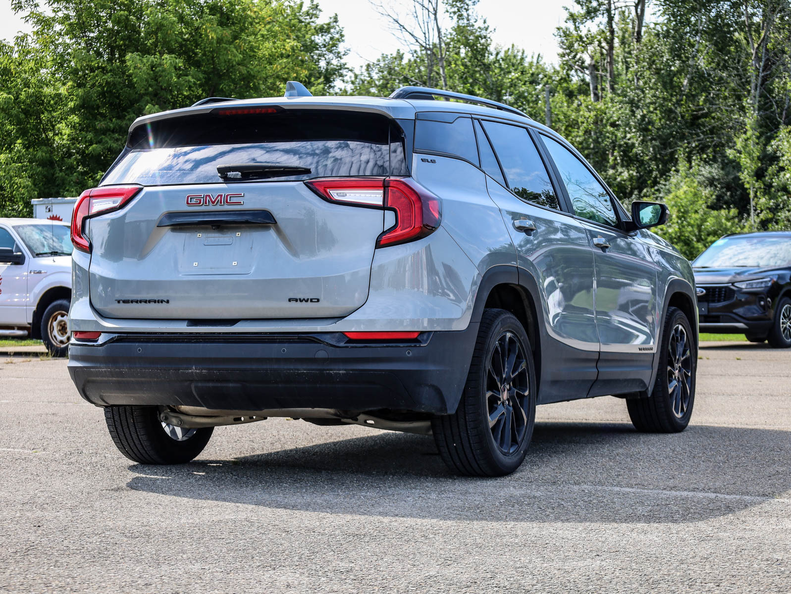 2024 GMC Terrain AWD 4dr SLE - Thumbnail 3