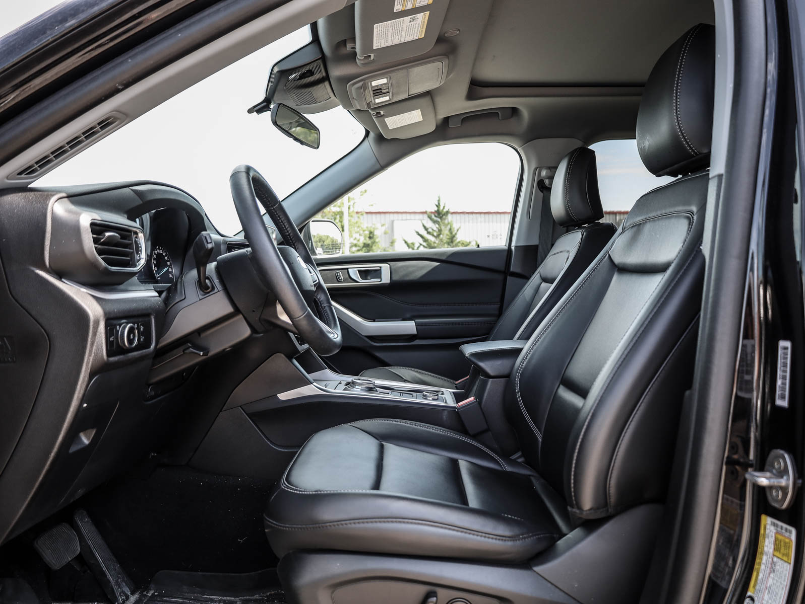 2023 Ford Explorer XLT 4WD - Thumbnail 13