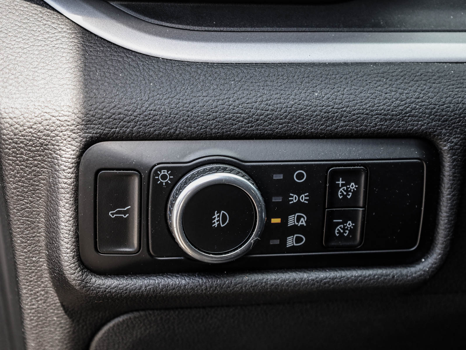 2023 Ford Explorer XLT 4WD - Thumbnail 15