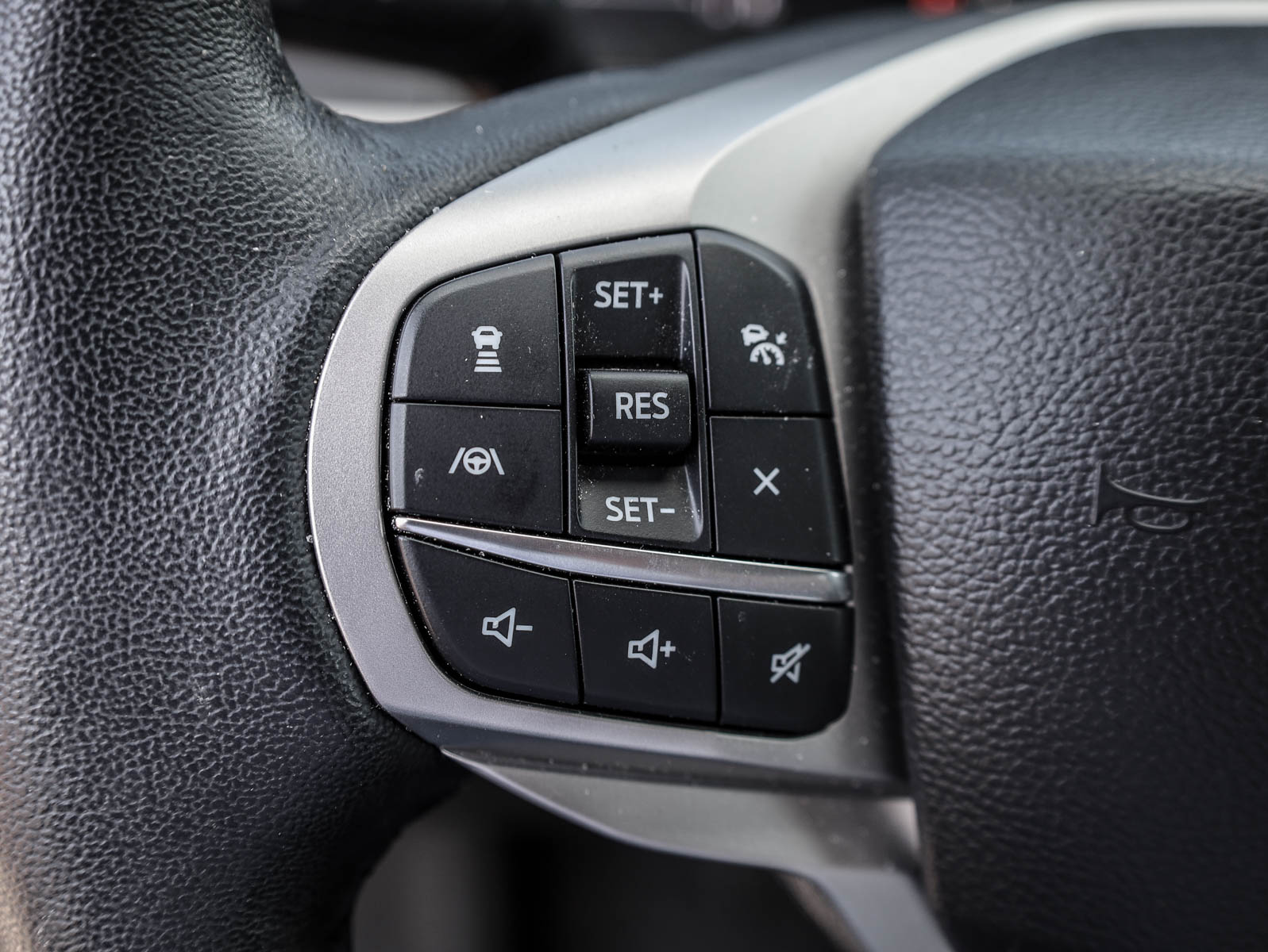 2023 Ford Explorer XLT 4WD - Thumbnail 16