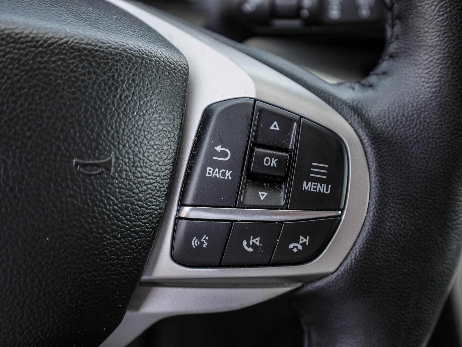 2023 Ford Explorer XLT 4WD - Thumbnail 17
