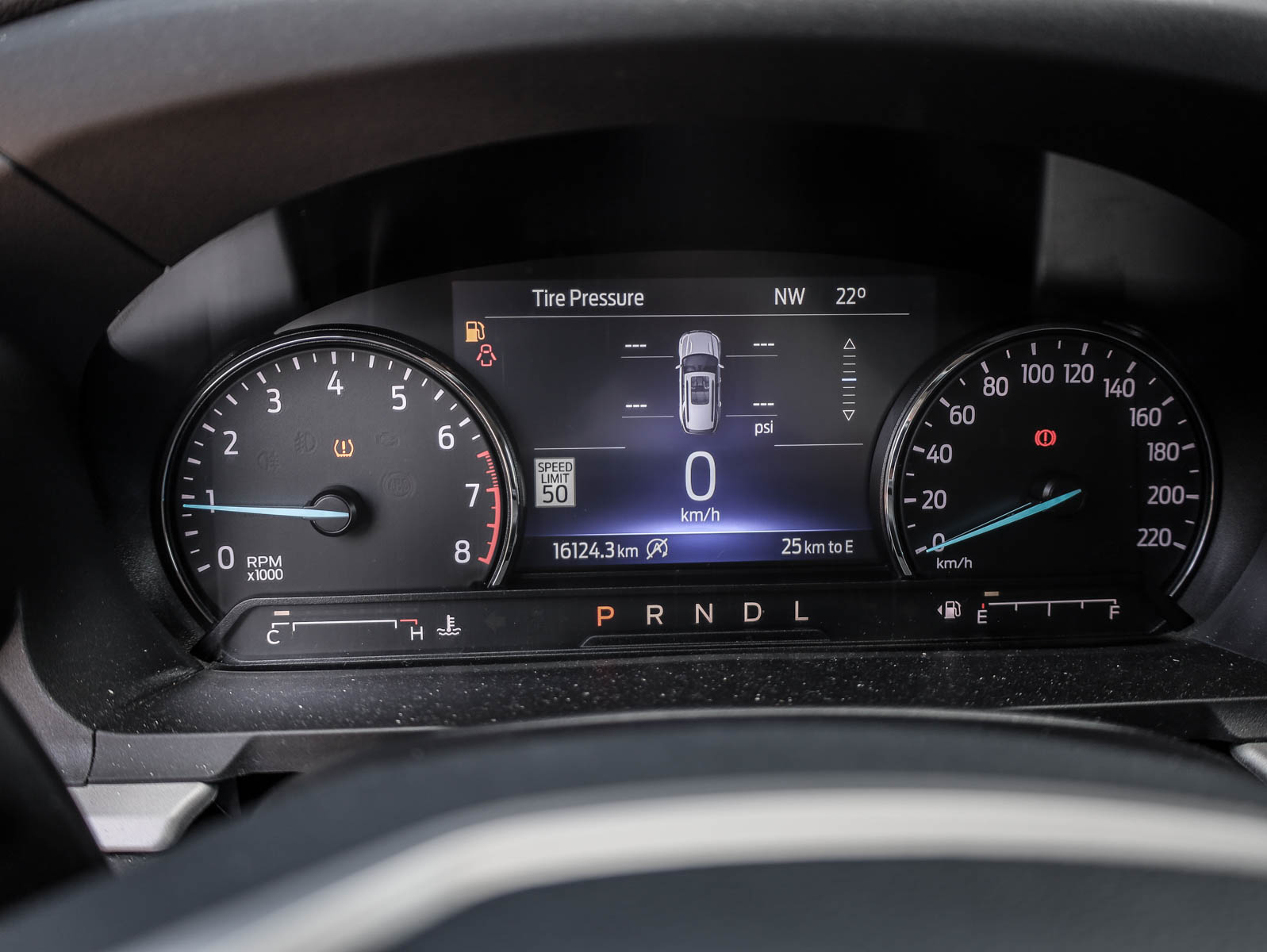 2023 Ford Explorer XLT 4WD - Thumbnail 18