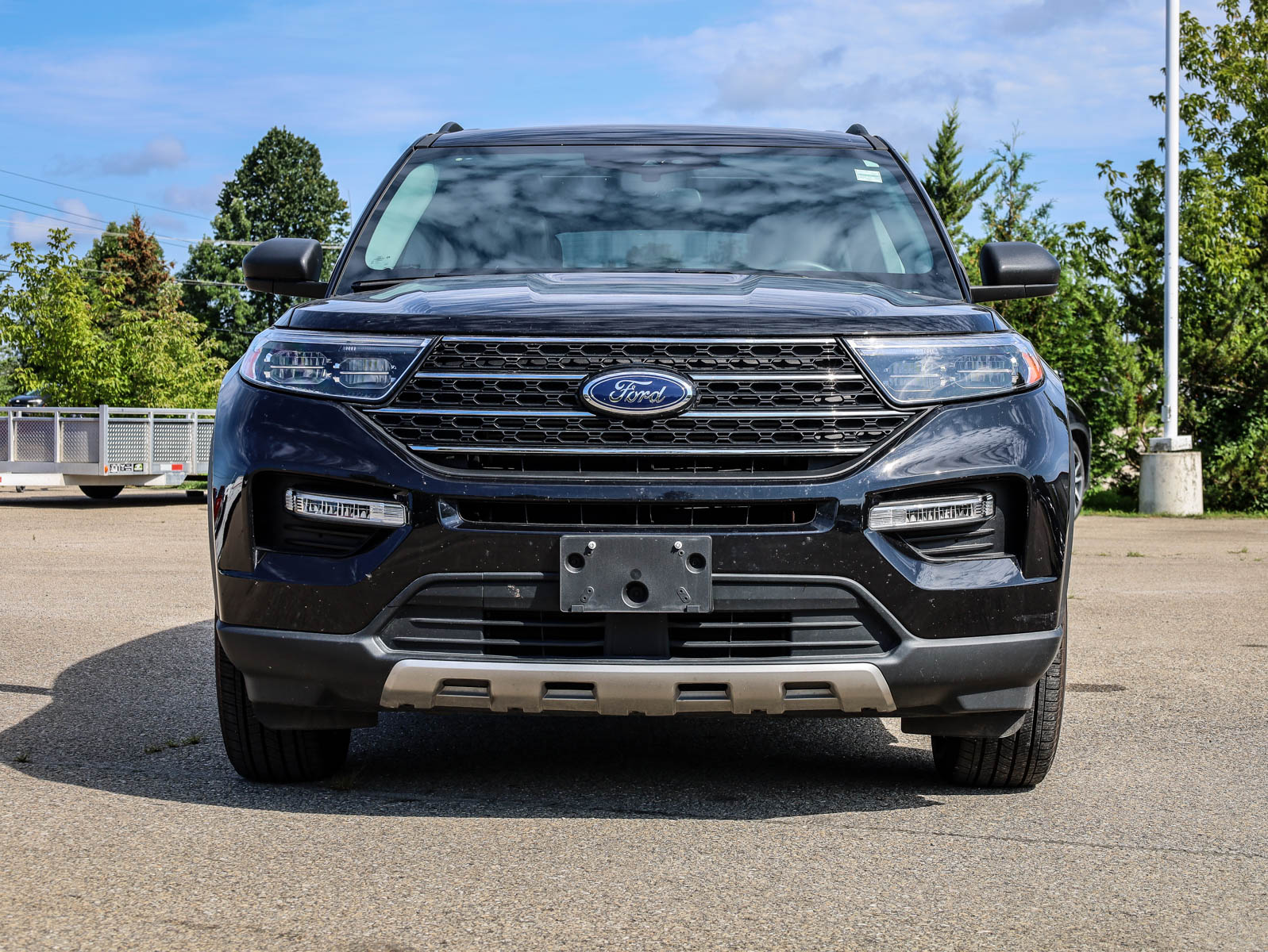 2023 Ford Explorer XLT 4WD - Thumbnail 2