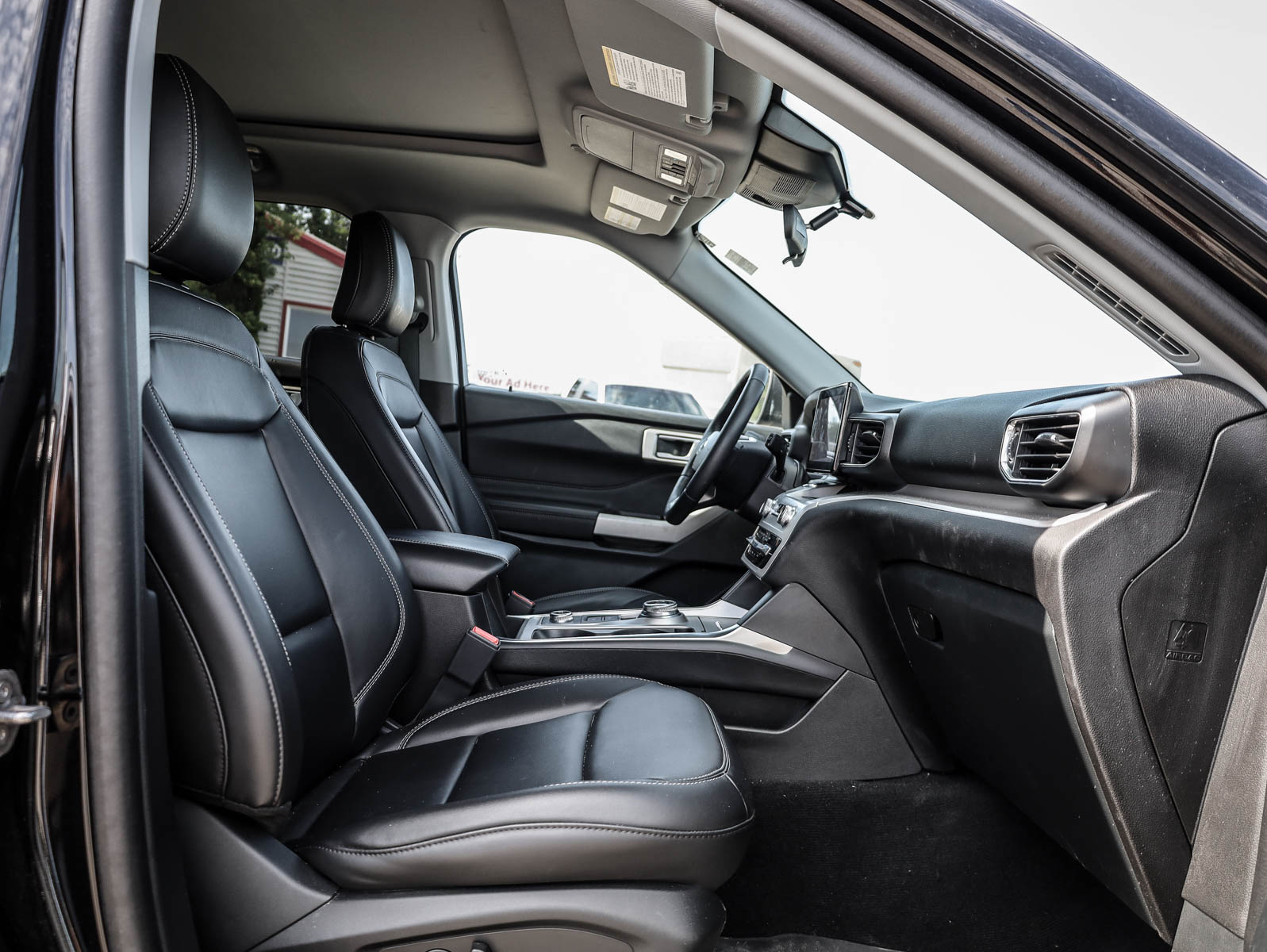 2023 Ford Explorer XLT 4WD - Thumbnail 22