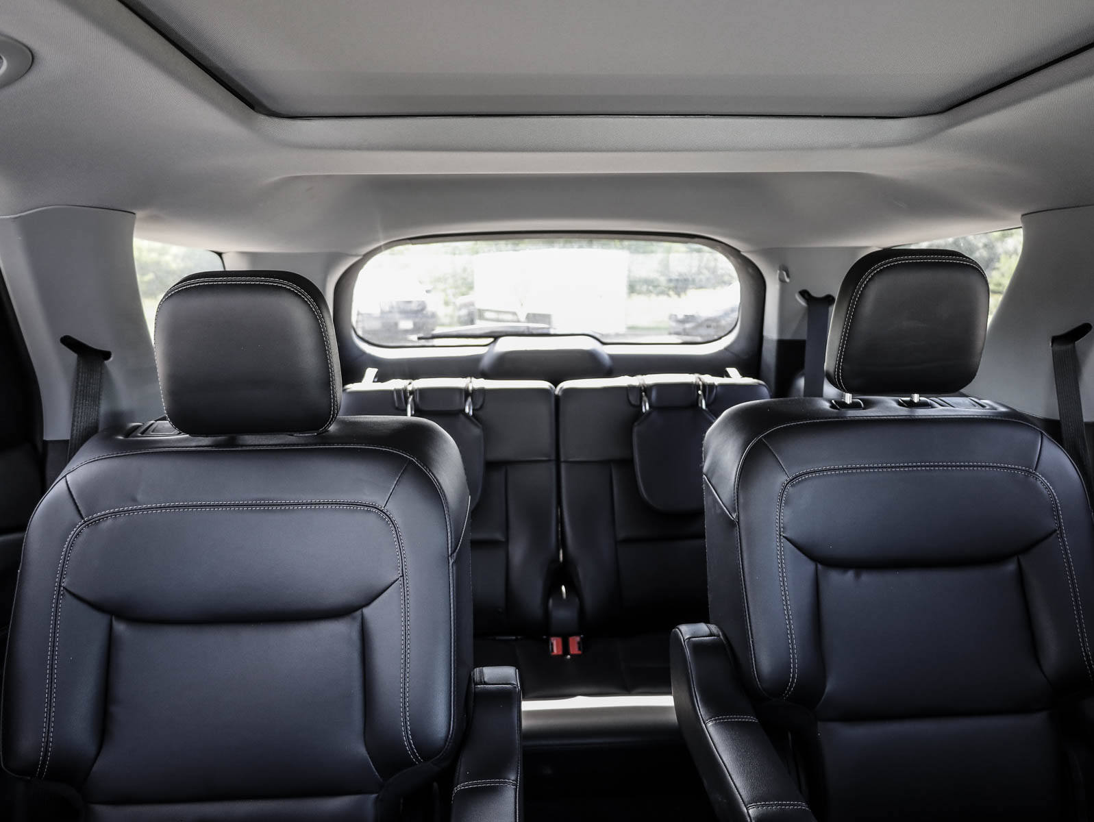 2023 Ford Explorer XLT 4WD - Thumbnail 23