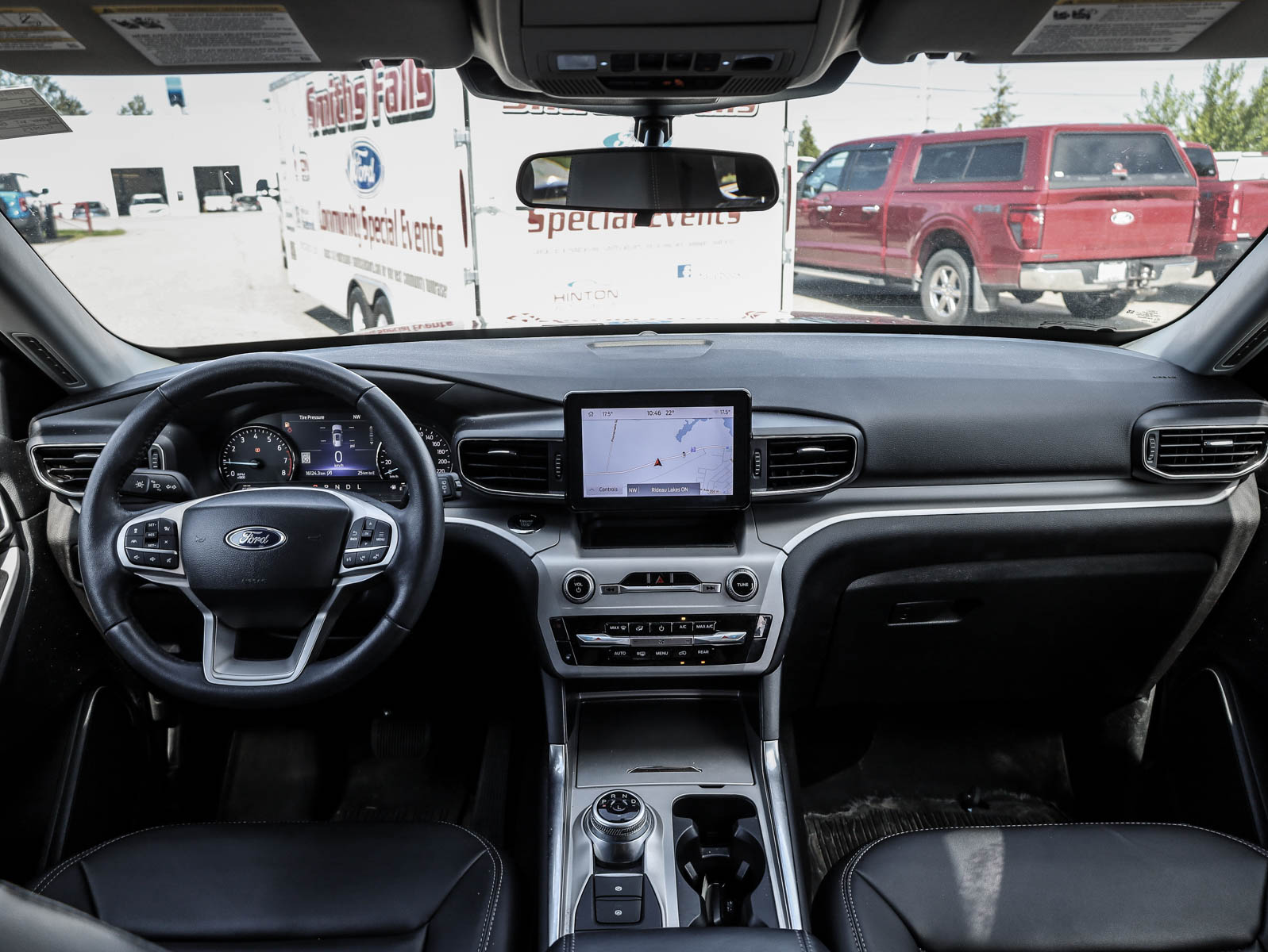 2023 Ford Explorer XLT 4WD - Thumbnail 24