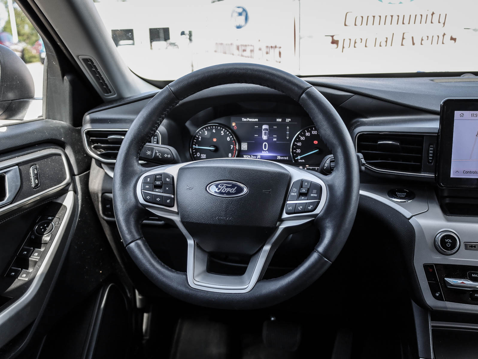 2023 Ford Explorer XLT 4WD - Thumbnail 25