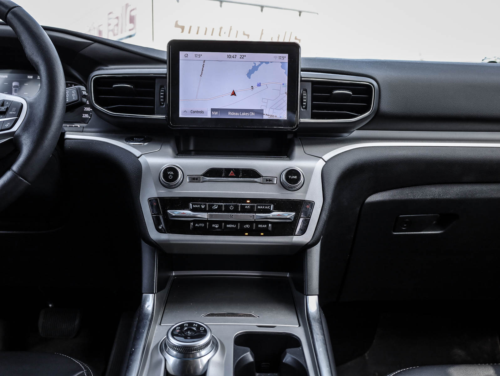 2023 Ford Explorer XLT 4WD - Thumbnail 26