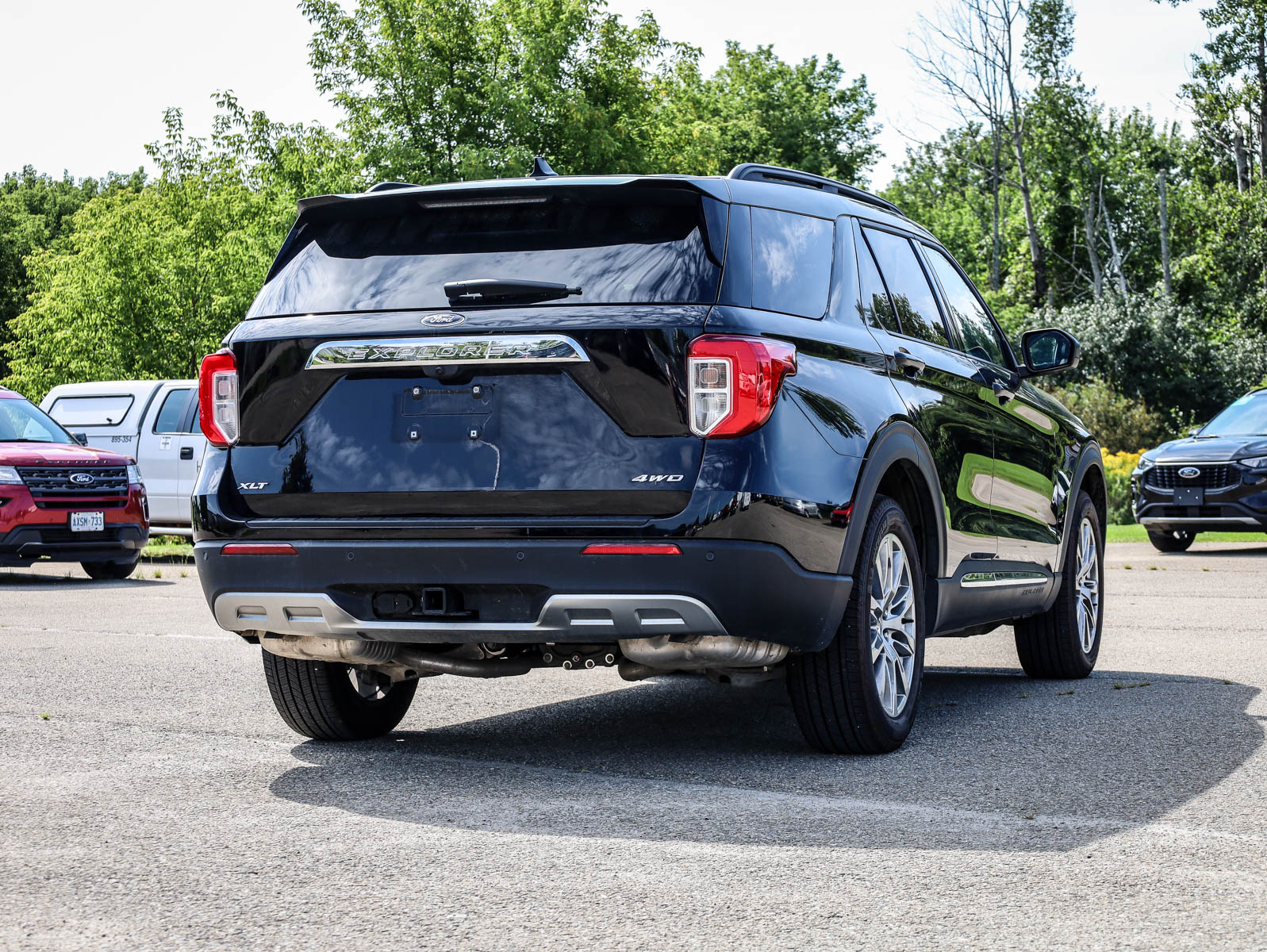 2023 Ford Explorer XLT 4WD - Thumbnail 3