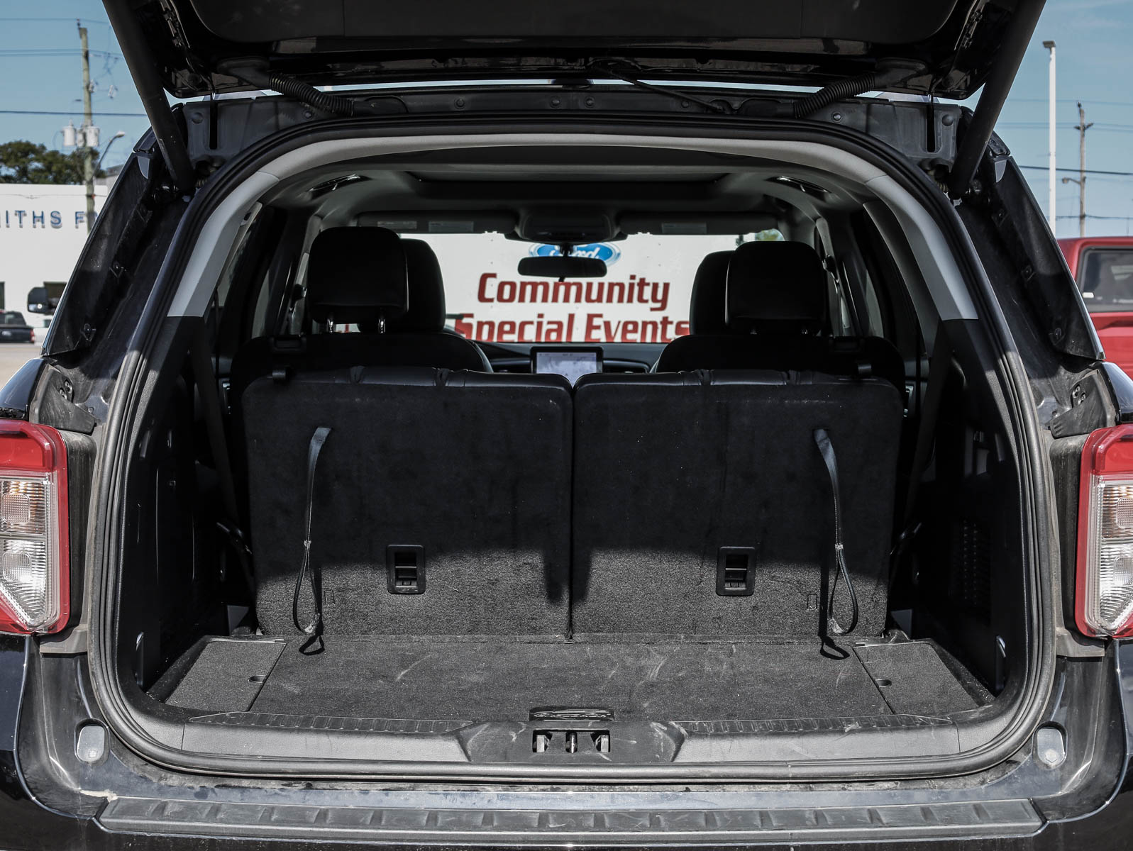 2023 Ford Explorer XLT 4WD - Thumbnail 30