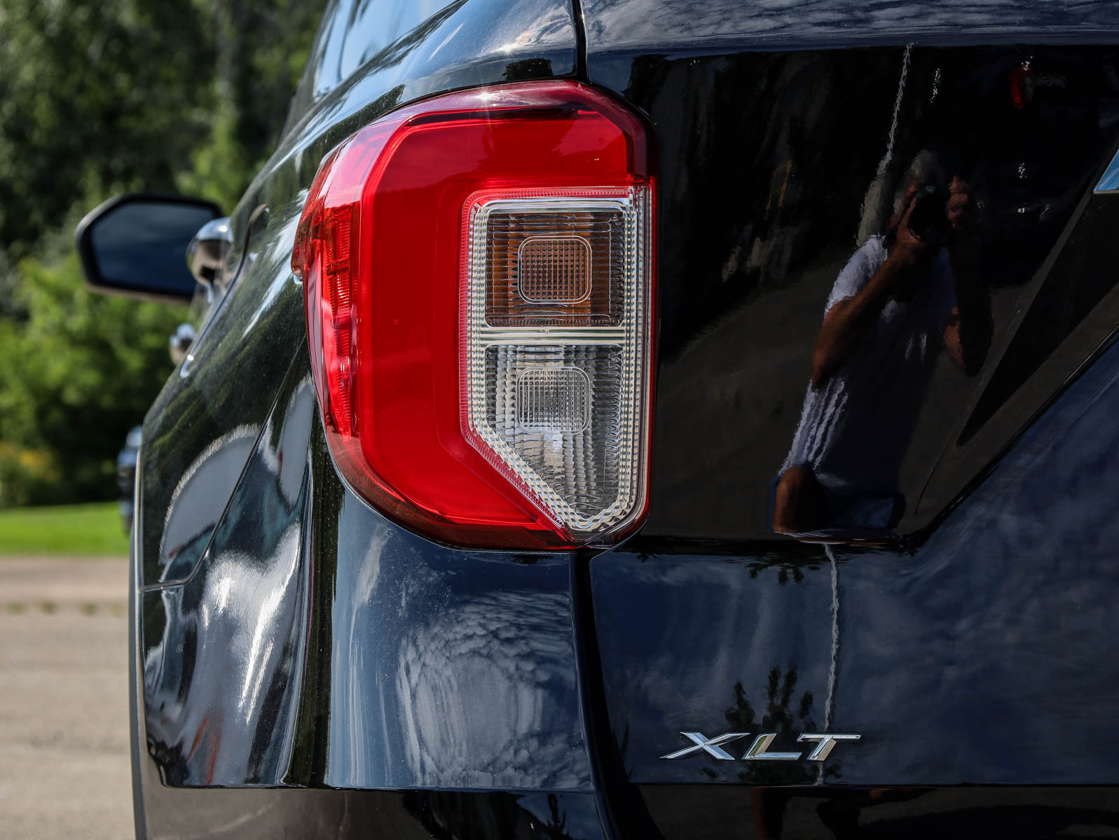 2023 Ford Explorer XLT 4WD - Thumbnail 7